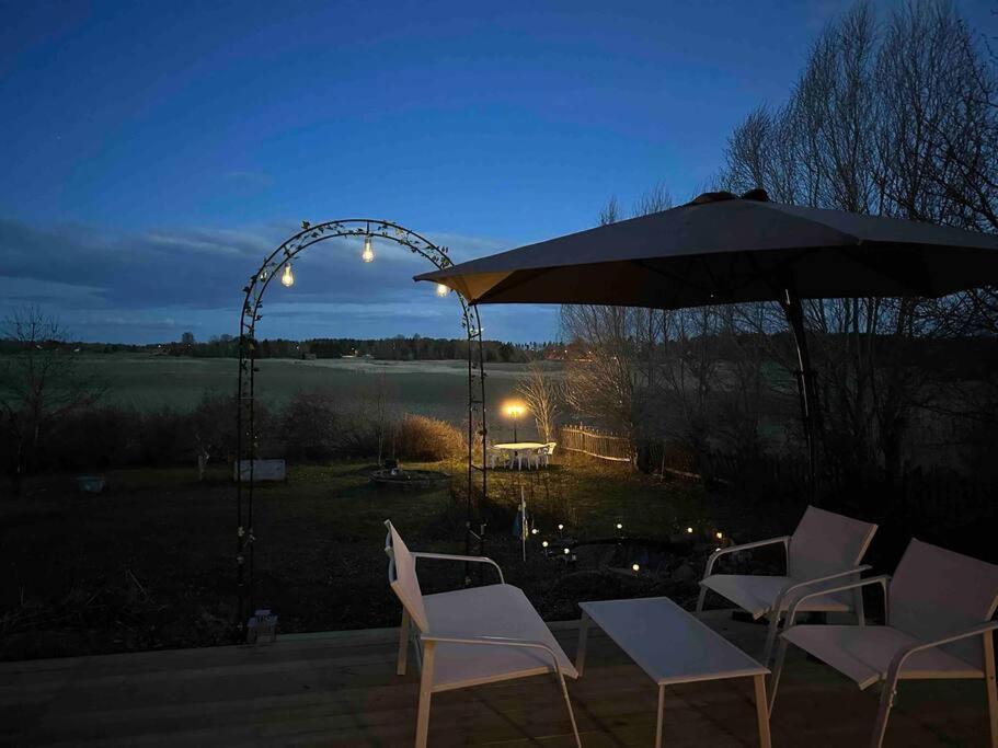 Villa Modernt & Rymligt Sommarhus Pa Landet- Bubbelpool Eskilstuna Esterno foto